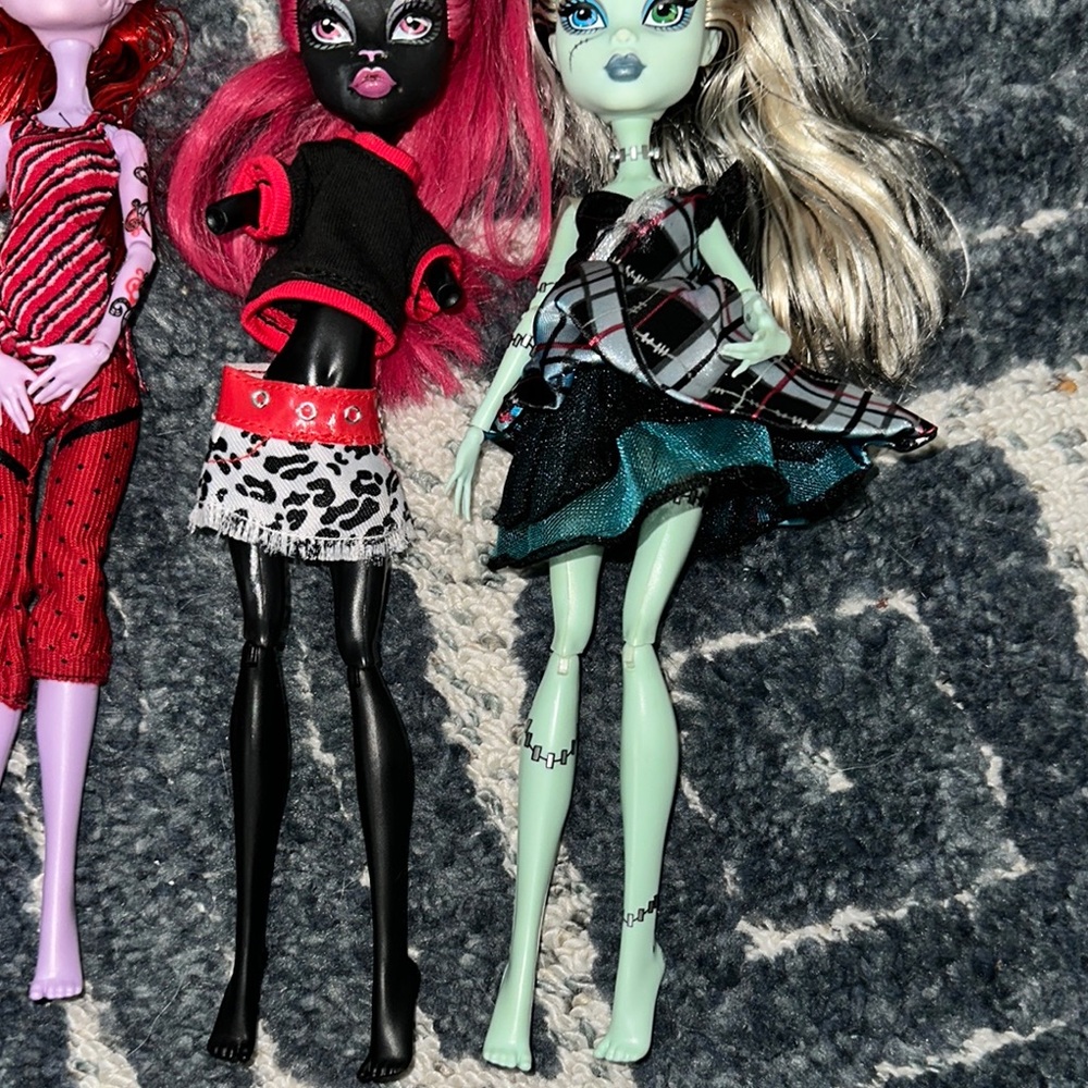 Monster High Dolls Trio - Red, Black, Green - Picture 8 of 9
